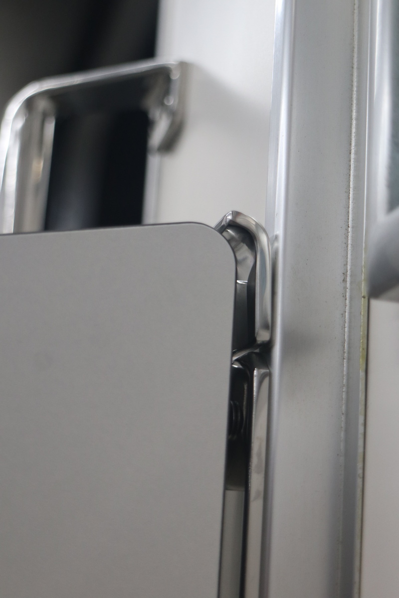 リニューアル工事を終えた1007Fの車内 - 16